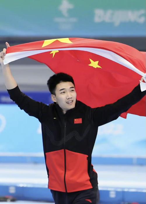 冬奥闭幕式中国代表团旗手